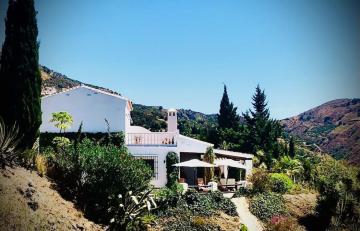 Amazing villa, superb views, close to village, private pool