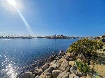 Appartement rénové 40m2 près port, plage, commerce