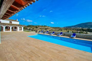 Rosalia - holiday home with panoramic view and private pool in Teluda