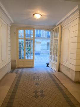 Architect appartment near Arc de Triomphe in 16th district Paris