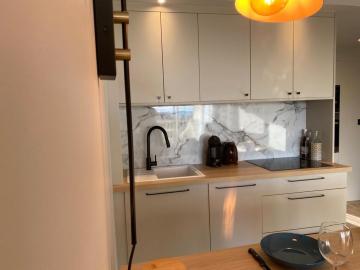 LE CALI, P2 Cabine dans une résidence avec piscine, vue mer et parking privé