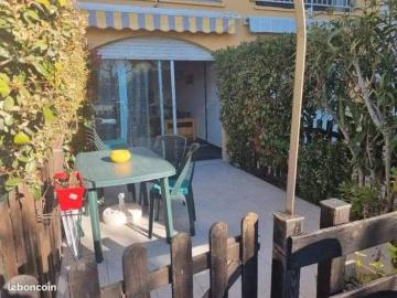 Superbe studio avec cour en bord de mer