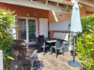 Jolie villa plein sud, 2 chambres, 5 à 6 couchages, à 250 m de la plage -residence securisee piscine commune LRMA20B