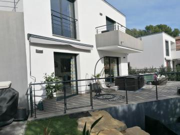 Villa avec piscine au calme vue mer