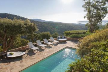 Overlooking St Tropez Villa with stunning sea views
