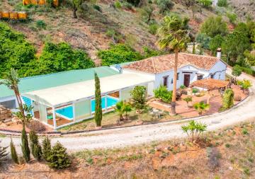 Cubo's Casa Buena Aventura Pool & Jacuzzi Included