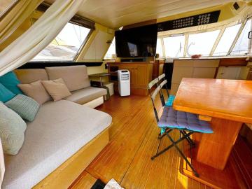 bateau moteur tout confort