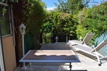 Apartment Modern with a 30 m2 terrasse and Garden