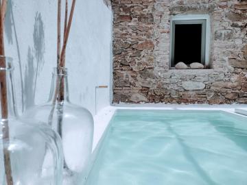 CAN TANDO Restored catalan old barn to enjoy peaceful rural simplicity
