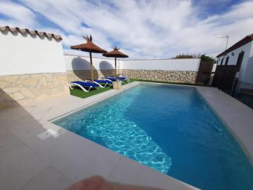 Chalet con piscina compartida Solo Familias II