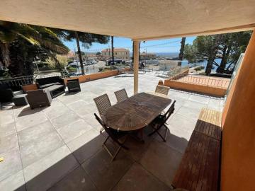 110 M2 de terras vue mer les pieds dans l eau 6P avec clim et wifi fibre