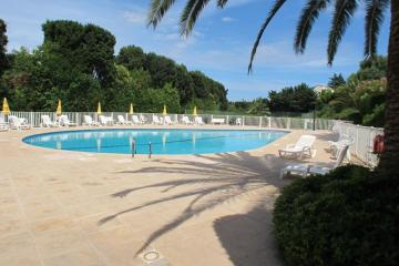 2P piscine clim tennis parking plages 20mn à pied
