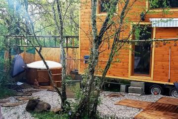 Mini maison tiny house et son bain nordique