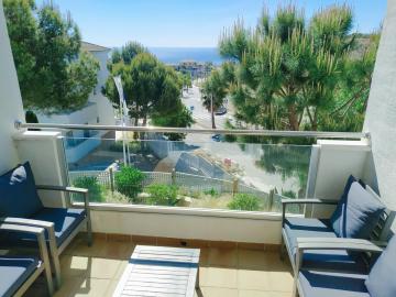 Small Oasis 3 bed with sea view