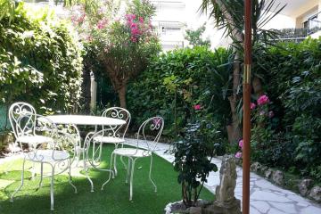jardin au calme +parking gratuit 5 min des plages