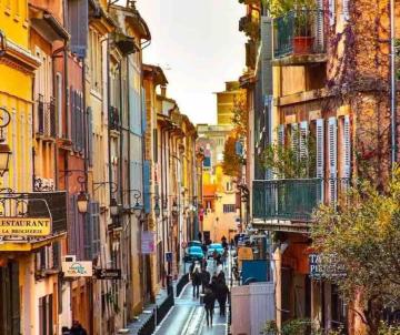 Studio au cœur d'Aix avec balcon et parking