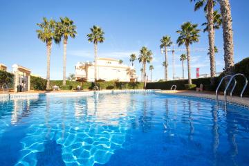 Holiday home with ac and pool