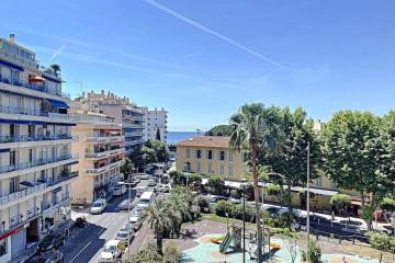Cocoon with sea view in the heart of Juan-les-Pins