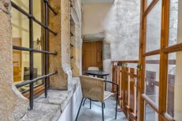 GuestReady- Historic Studio near Palais de I'Île
