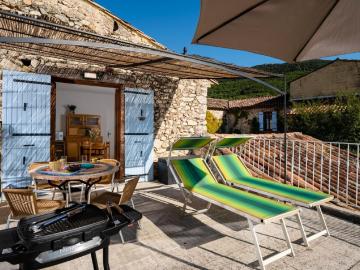 Comfortable holiday flat with panoramic view, Gigondas