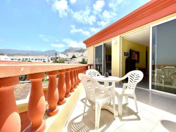 Cozy one bedroom apartment, pool, next restaurants, shops and the beach in Tenerife South