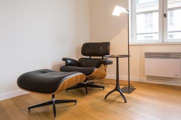 Centrally located, refurbished modern flat with views over the historic port