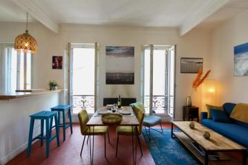 City center : bright, comfortable and spacious apartment
