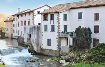 Stunning Home In Les Aldudes With 6 Bedrooms And Wifi