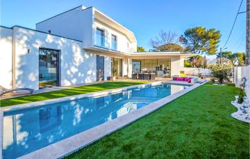 Beautiful Home In Castelnau-le-lez With Outdoor Swimming Pool, Wifi And 4 Bedrooms