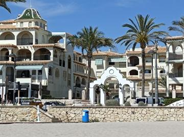 Apartamento primera línea playa Muchavista El Campello con piscina