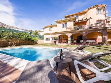 Villa in Benalmádena-Private Pool & on Golf Course