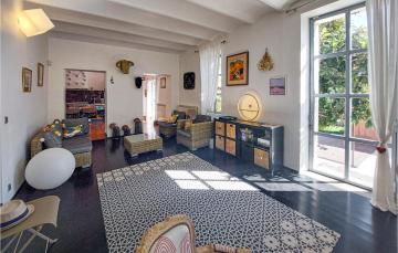 Beautiful home in Cannes-et-Clairan with Outdoor swimming pool, 4 Bedrooms and WiFi