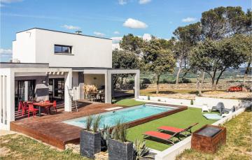 Beautiful Home In Bagnols-sur-cze With Outdoor Swimming Pool, Wifi And 3 Bedrooms