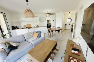 Bright 42m with large terrace