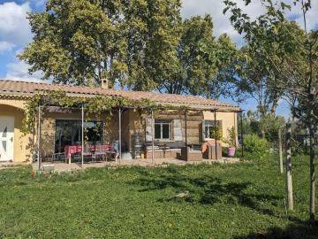 Maison indépendante avec grand jardin et piscine