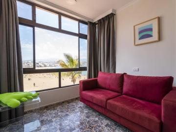 Lightbooking primera linea de playa Canteras
