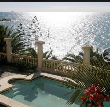 Villa (Palace) Unique avec plage privée