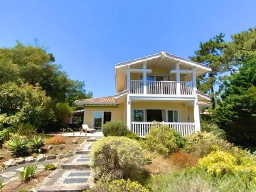 Villa vue mer avec piscine à 2 min à pied de la plage 12P