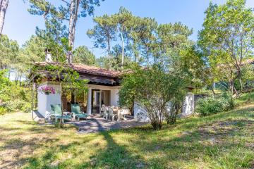 Bungalow sous les pins près du Lac