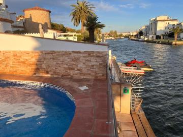 Villa empuriabrava on main canal with 13 m private mooring strictly non smoking