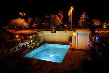 Spacious 2 BR w/ own pool 5 minutes walk to beach