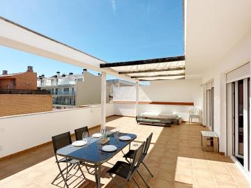 Gran terraza al lado de la playa