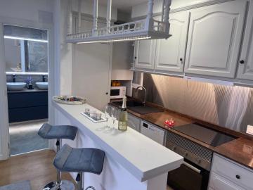 Stylish Getaway - Renovated 1BR Apartment with Pool & Tennis