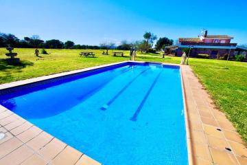 V&V LLORET-MASIA CAN LLEBRE, masia para 22 personas con gran piscina privada