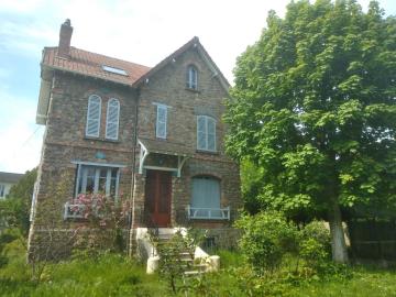 Enghien-les-Bains : maison meulière près du lac