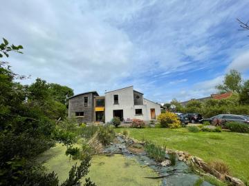 Maison entre bois et mer