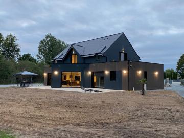 Black house