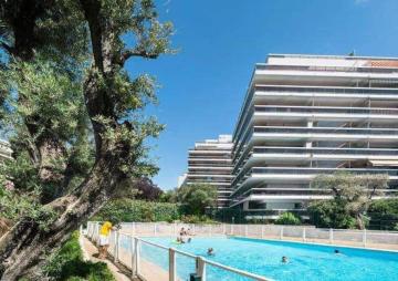 Knot 4 Sail : Sunny sea view by the pool !