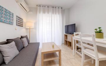 Apartamento junto a la playa con piscina