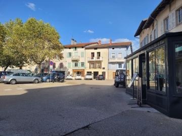 Appartement sur la place de Poncin